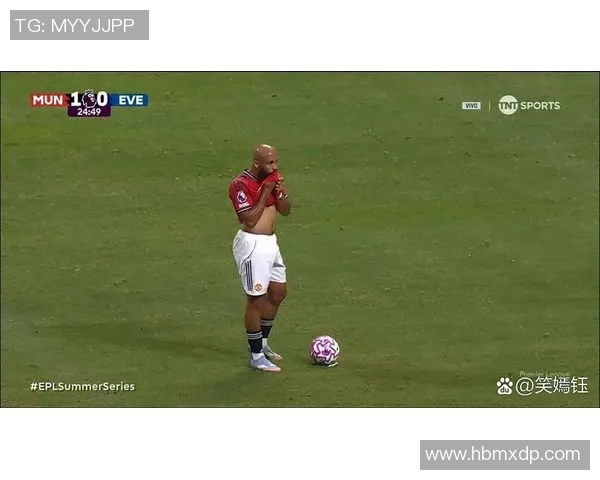 足球巨星比赛遭遇恶意犯规对手被判重罚引发球迷热议